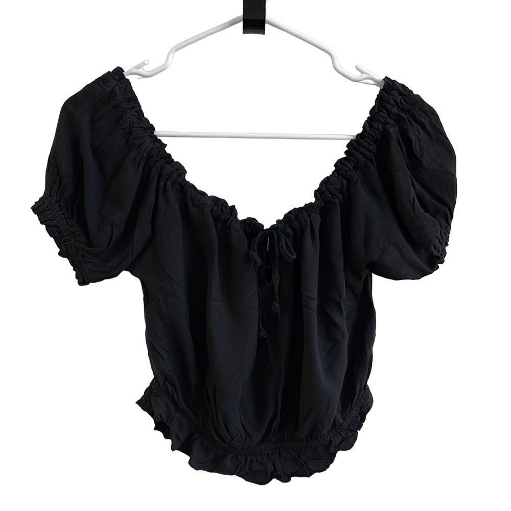 Brandy Melville Crop Top. Black OS Cotton/Viscose blend.